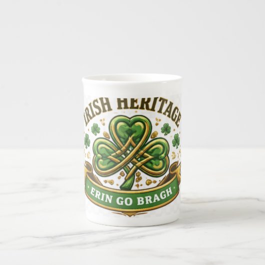 Irish Luck Clover Celebration Design ボーンチャイナマグカップ (正面)
