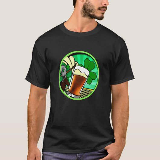 Irish lucky shamrock with beer mug St Patricks Day Tシャツ (正面)
