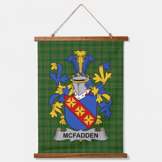 Irish McFadden or McFadyen Coat of Arms Family Cre 吊り下げ型タペストリー (正面)