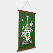 Irish McGarry or Garry Coat of Arms Family Crest 吊り下げ型タペストリー (傾斜あり)