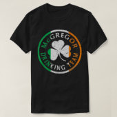 Irish McGregor Drinking Team St Patricks Day Famil Tシャツ (デザイン正面)