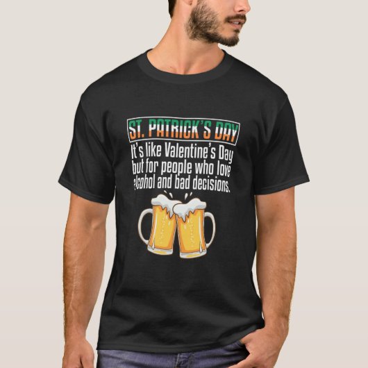 Irish Shamrock Beer Drinking Happy Saint Patrick's Tシャツ (正面)