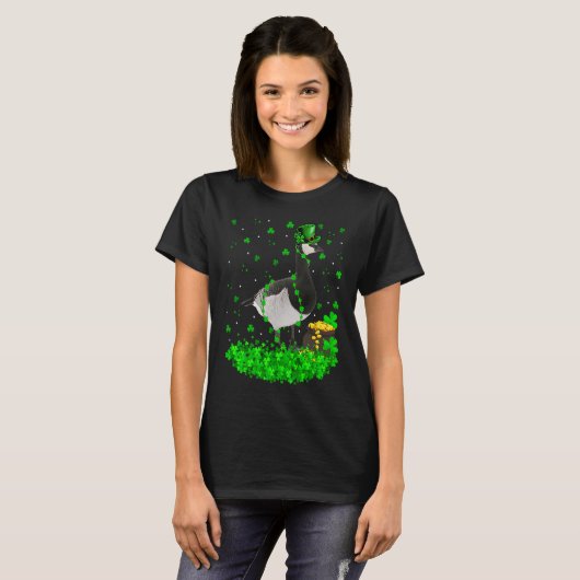 Irish Shamrock Leprechaun Goose Bird St Patrick's  Tシャツ (正面フル)