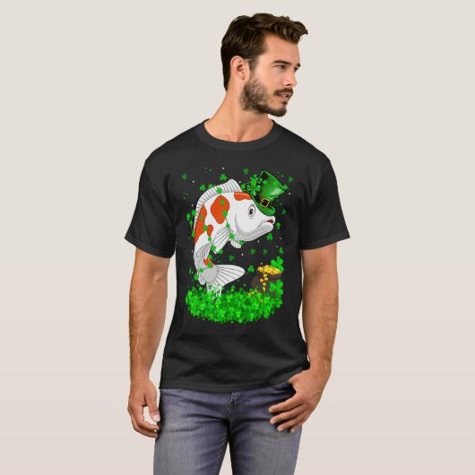 Irish Shamrock Leprechaun Koi Fish St Patrick's Da Tシャツ (正面フル)