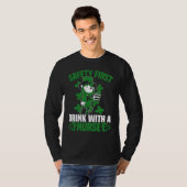 Irish St Patrick's Day Safety First Drink With A N Tシャツ (正面フル)