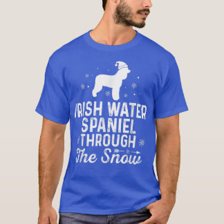 IRISH WATER SPANIEL through the snow Funny Christm Tシャツ