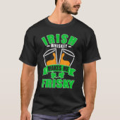 Irish Whiskey Makes Me Frisky  St Patricks Day Tシャツ (正面)