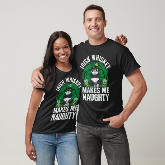 Irish Whiskey Makes Me Naughty St Patrick's Day Tシャツ (ユニセックス)