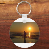 Iron Men Sculpture at Sunset, Crosby, Liverpool UK キーホルダー (正面)