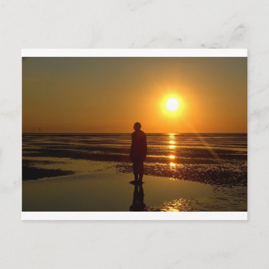 Iron Men Sculpture at Sunset, Crosby, Liverpool UK ポストカード (正面)