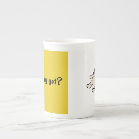 Is It Friday Yet? Funny Lazy Cat Mug – Cute Workda ボーンチャイナマグカップ (正面)