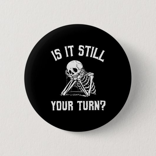 Is It Still Your Turn Funny Skeleton Waiting Quote 缶バッジ (正面)