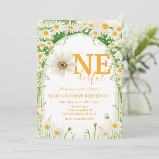Is She ONEderfulホワイトデイジーファースト誕生日 招待状 (スタンド正面)