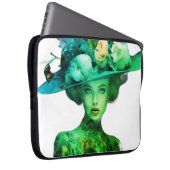 Is She Wicked? Computer and Electronics Bag ラップトップスリーブ (正面右)