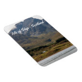 Isolated house on Isle of Skye in Scotland マグネット (右側)