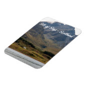 Isolated house on Isle of Skye in Scotland マグネット (左側)