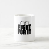 Itのために戦うボクシング手袋シルエットマグ コーヒーマグカップ (中央)