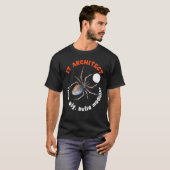 ITアーキテクト モジュラー クモ テック ユーモア Tシャツ (正面フル)
