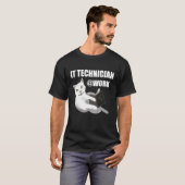 IT技術者の技術おたくPCコンピュータのフリークIT担当者 Tシャツ (正面フル)
