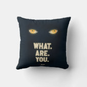 IT白熱［赤熱］光を放つの目「何だ。お前だ」 クッション (裏面)