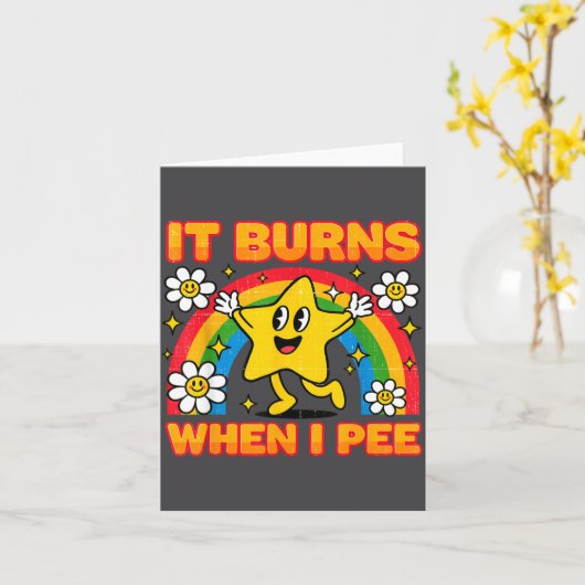 It Burns When I Pee Y2k Ironic Sarcastic Saying Em カード (黄色い花)