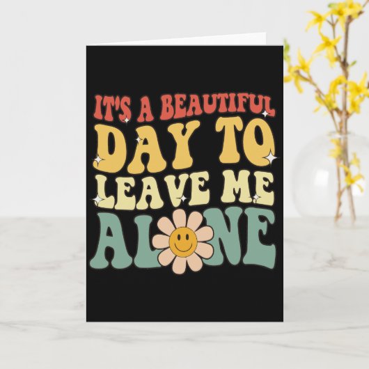 It’s a Beautiful Day to Leave Me Alone Funny Retro カード (黄色い花)