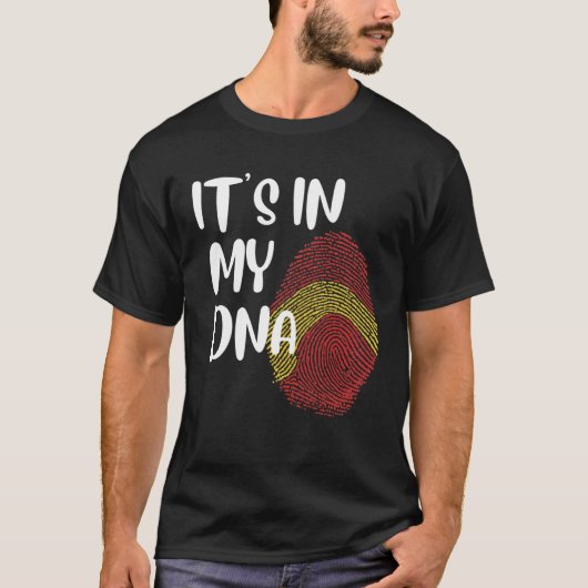 It s In My DNA Spanish Proud Español Spanish Flag Tシャツ (正面)