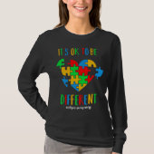 It s OK to be different Autism Awareness month Tシャツ (正面)