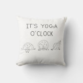 It’s Yoga O’Clock Sheep クッション (正面)