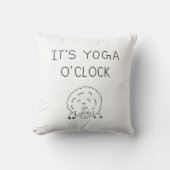 It’s Yoga O’Clock Sheep クッション (正面)