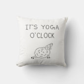 It’s Yoga O’Clock Sheep クッション (正面)