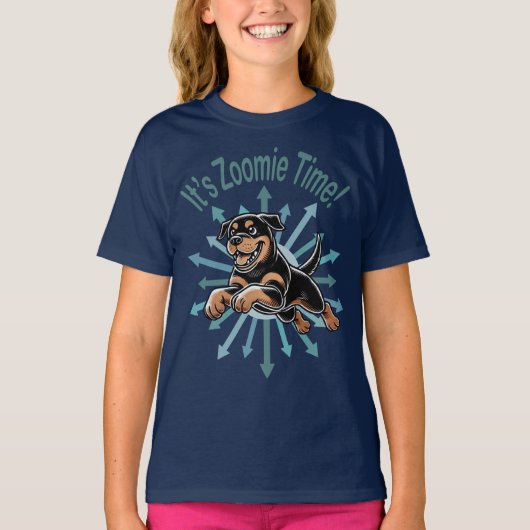 It’s Zoomie Time Rottweiler Tシャツ (正面)