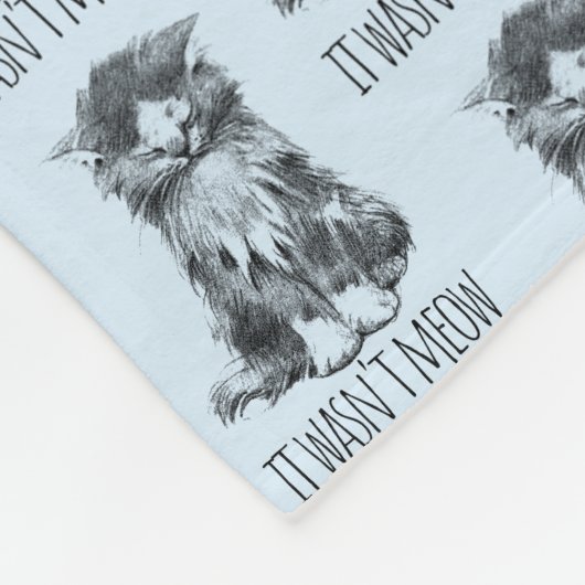 It Wasn't Meow Cute Fluffy Kitten Light Blue フリースブランケット (角)