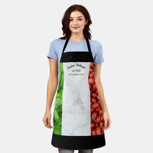 Italian Flag of Basil, Marble, and Tomatoes エプロン (着用した状態)