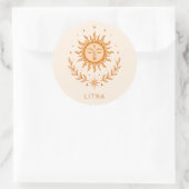 itha Celestial Sun Face Botanical Wreath Art ラウンドシール (バッグ)