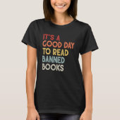 It's A Good Day To Read Banned Books Bookworm Tシャツ (正面)