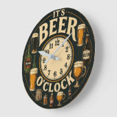 It's beer o'clock funny decor home bar man cave  ラージ壁時計 (傾斜)