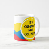 It's Colombia not Columbia コーヒーマグカップ (正面右)