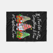 It's Fine I'm Fine Everything Cafeteria Crew Gnome フリースブランケット (正面(横))