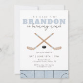 It's Game Time Hockey Birthday Party Blue Sports  招待状 (正面)