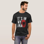 It's in my DNA albania Flag Fingerprints Tシャツ (正面フル)