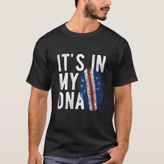 It's in my DNA Cabo Verde Flag Fingerprints Tシャツ (正面)