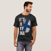 ITS IN MY DNA Finland Flag Finnish Roots Pride Gen Tシャツ (正面フル)