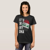 ITS IN MY DNA Iraq Flag Iraqi Roots Pride Genetic Tシャツ (正面フル)