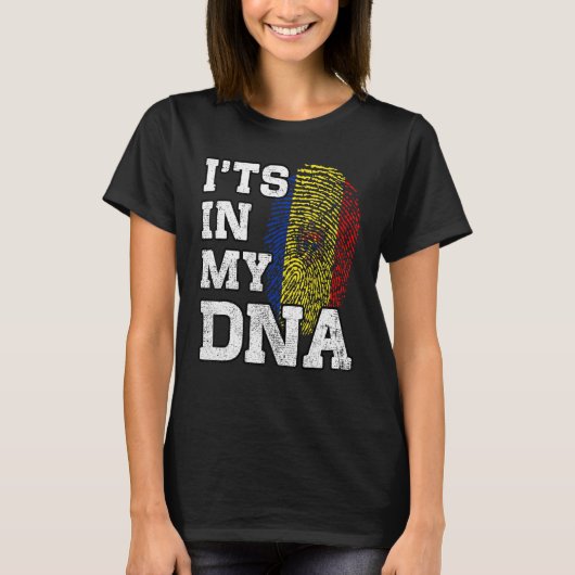 It's In My DNA Moldovan Fingerprint Proud Moldova Tシャツ (正面)