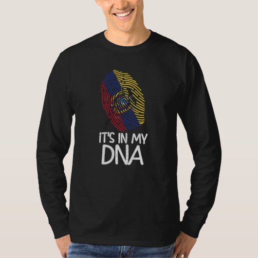 It's In My DNA  Proud Ecuadorian Flag Fingerprint Tシャツ (正面)