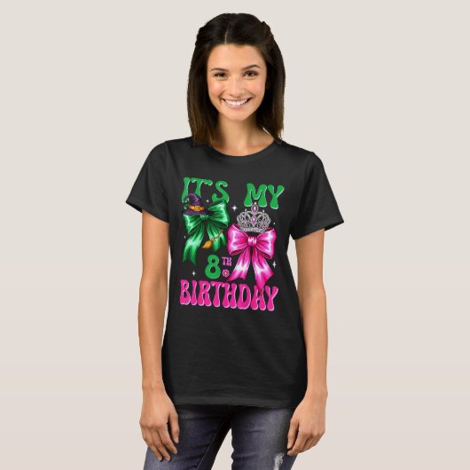 It's My 8th Birthday Witch Nk And Green Bow Croche Tシャツ (正面フル)