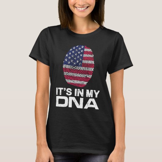 IT'S MY DNA IN Flag National Pride Fingerprint Nat Tシャツ (正面)