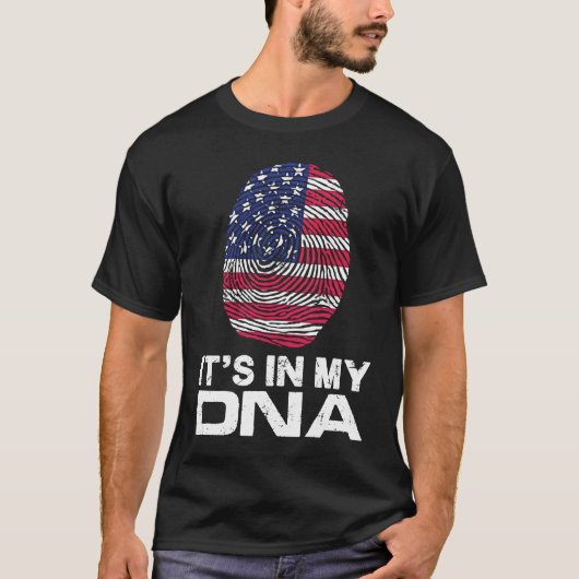 IT'S MY DNA IN Flag National Pride Fingerprint Nat Tシャツ (正面)