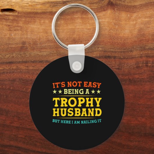 It's Not Easy Being A Trophy Husband Funny Anniver キーホルダー (正面)
